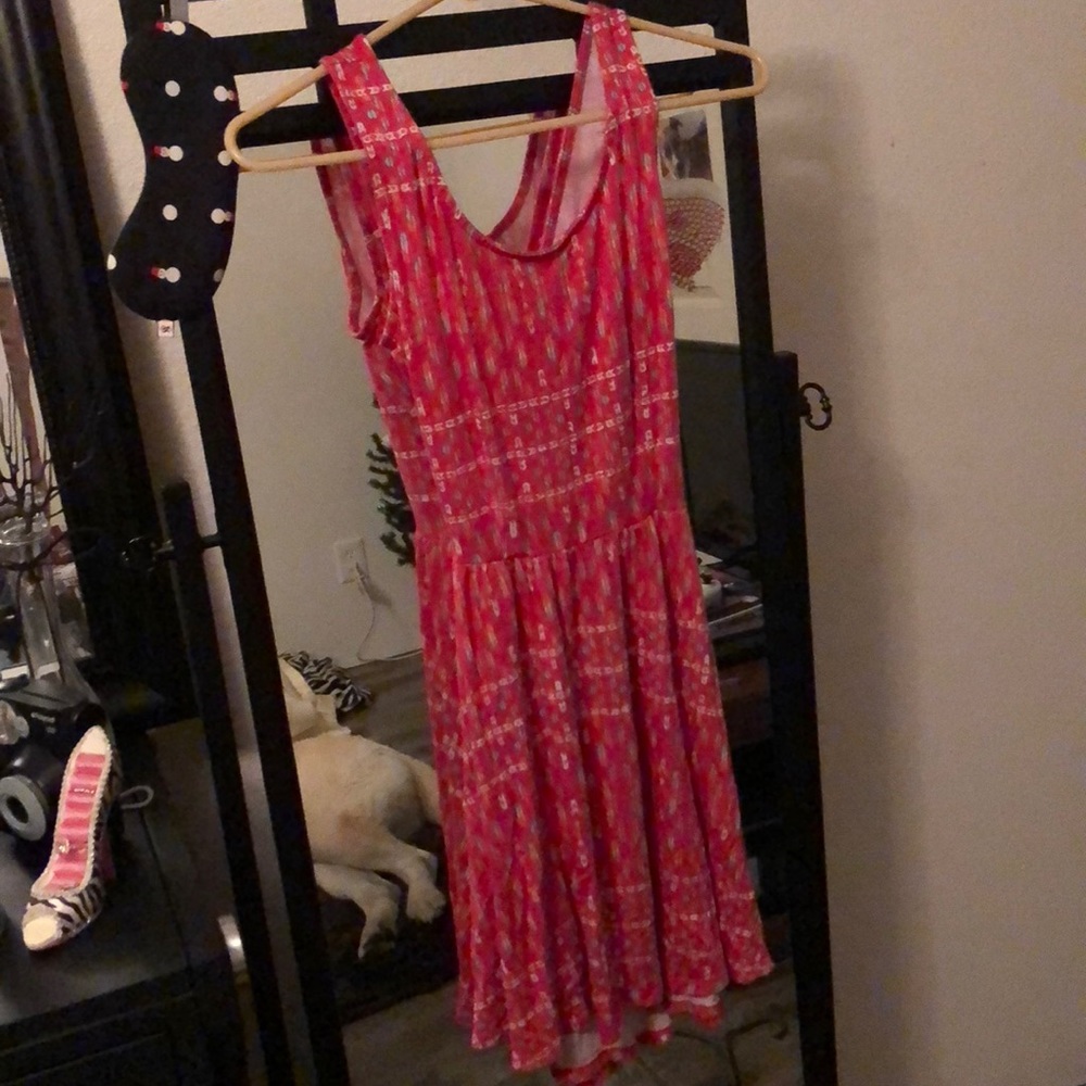 Cute mid dress with cut out back